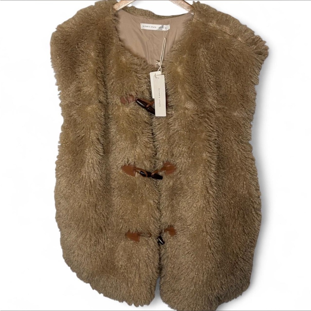 NWT Altar’d State Women’s Faux Fur Vest - Picture 2 of 4